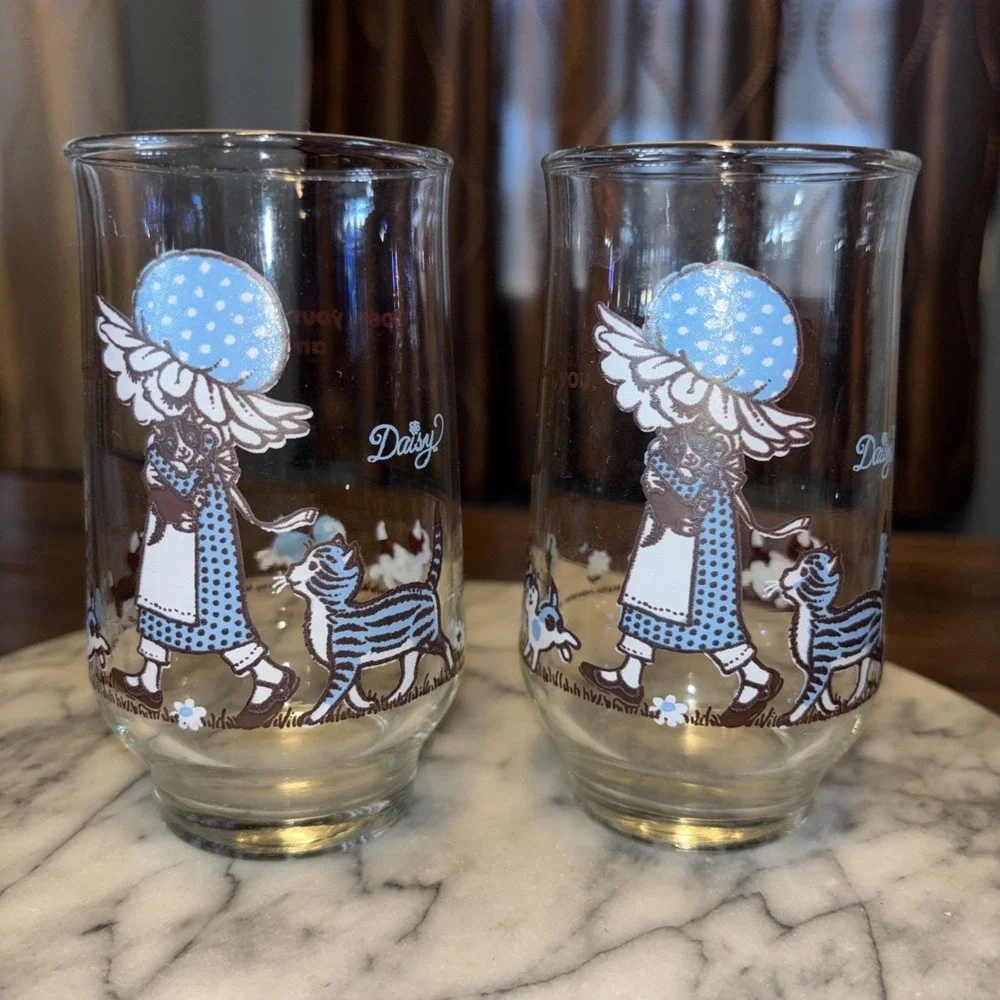 2pc VTG 1974 Kirby Martin Daisy Holly Hobbie‎ 12oz Juice Glass Blue Kittens Cats